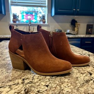 Toms NWT - Lea Bootie in Dark Ember Suede - Women’s  Size 8